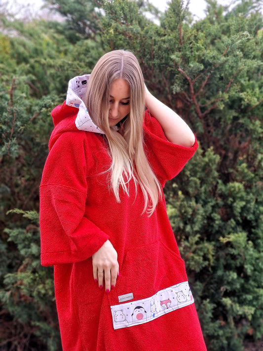 PONČO AR PAGARINĀTĀM PIEDURKNĒM