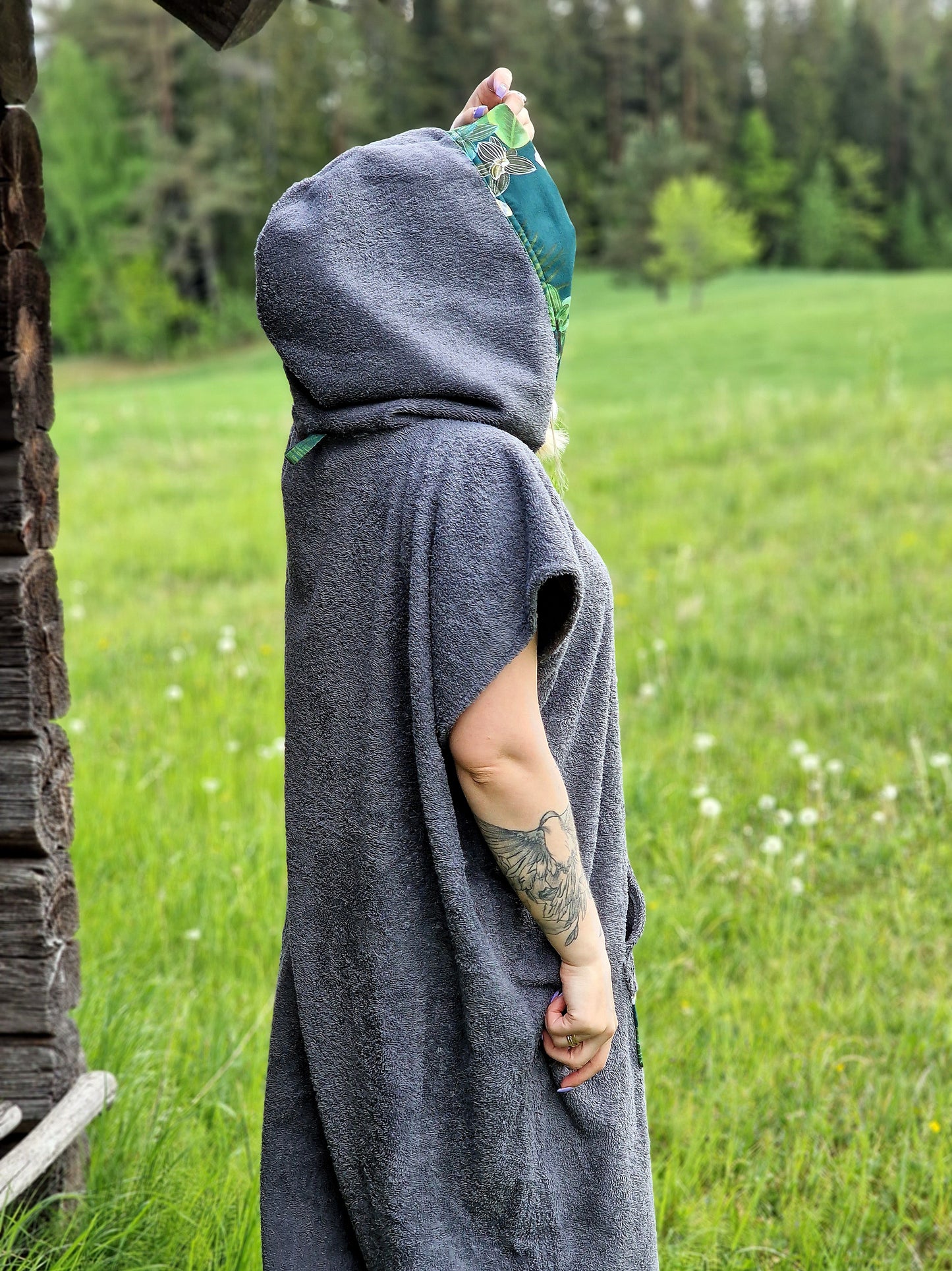 Pončo Pelēks