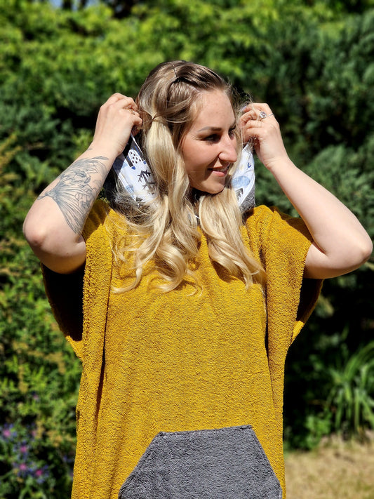 Pončo sinepju dzeltens ar pelēku