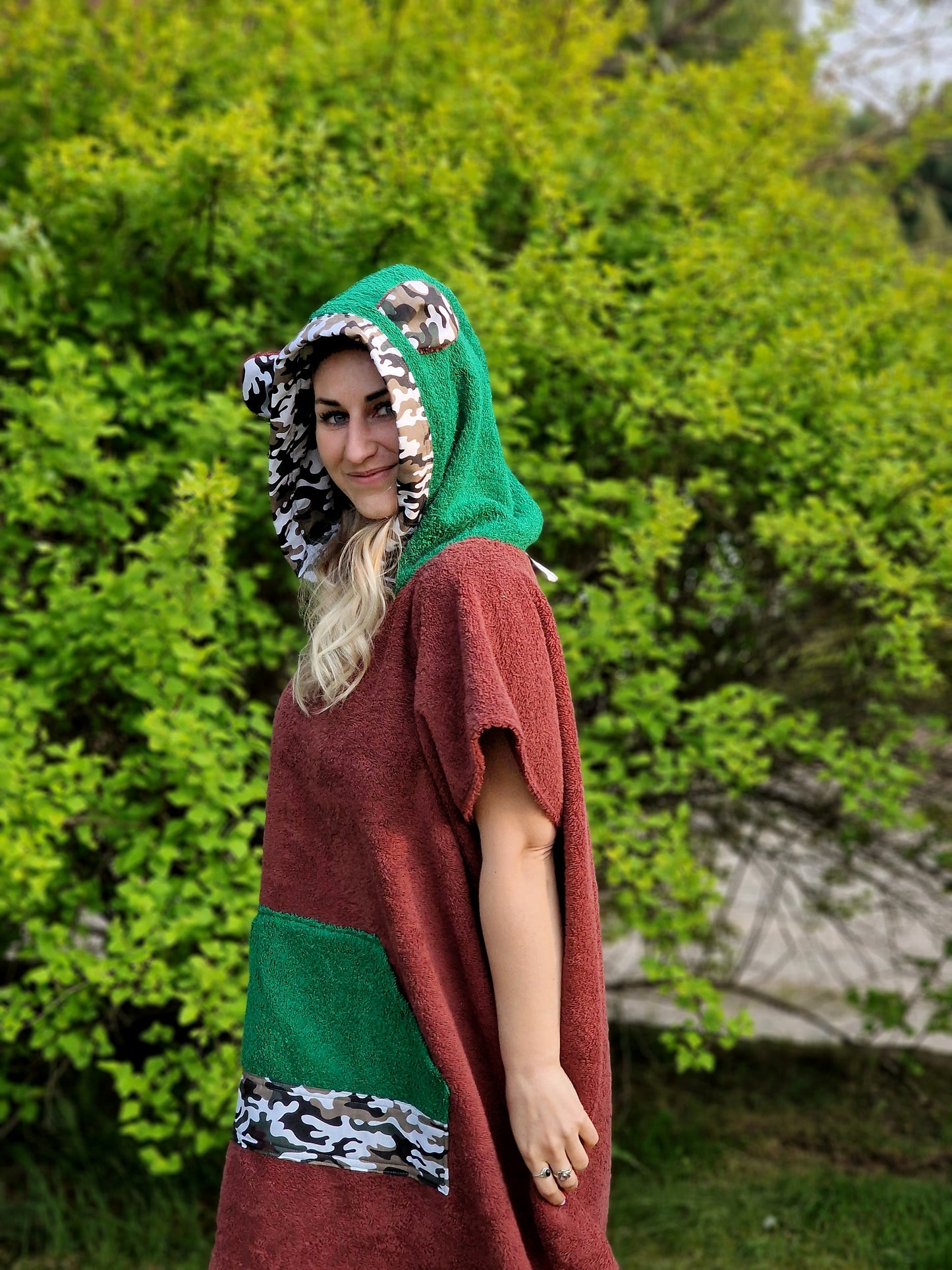 Pončo Brūns ar zaļu