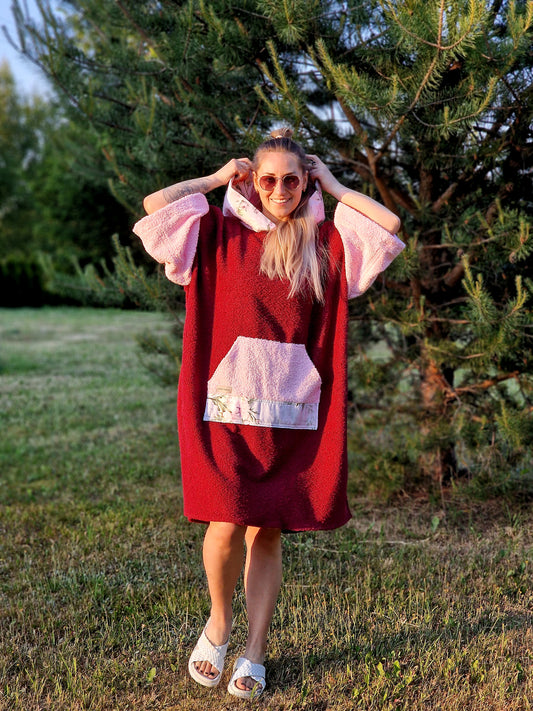 PONČO AR PAGARINĀTĀM PIEDURKNĒM