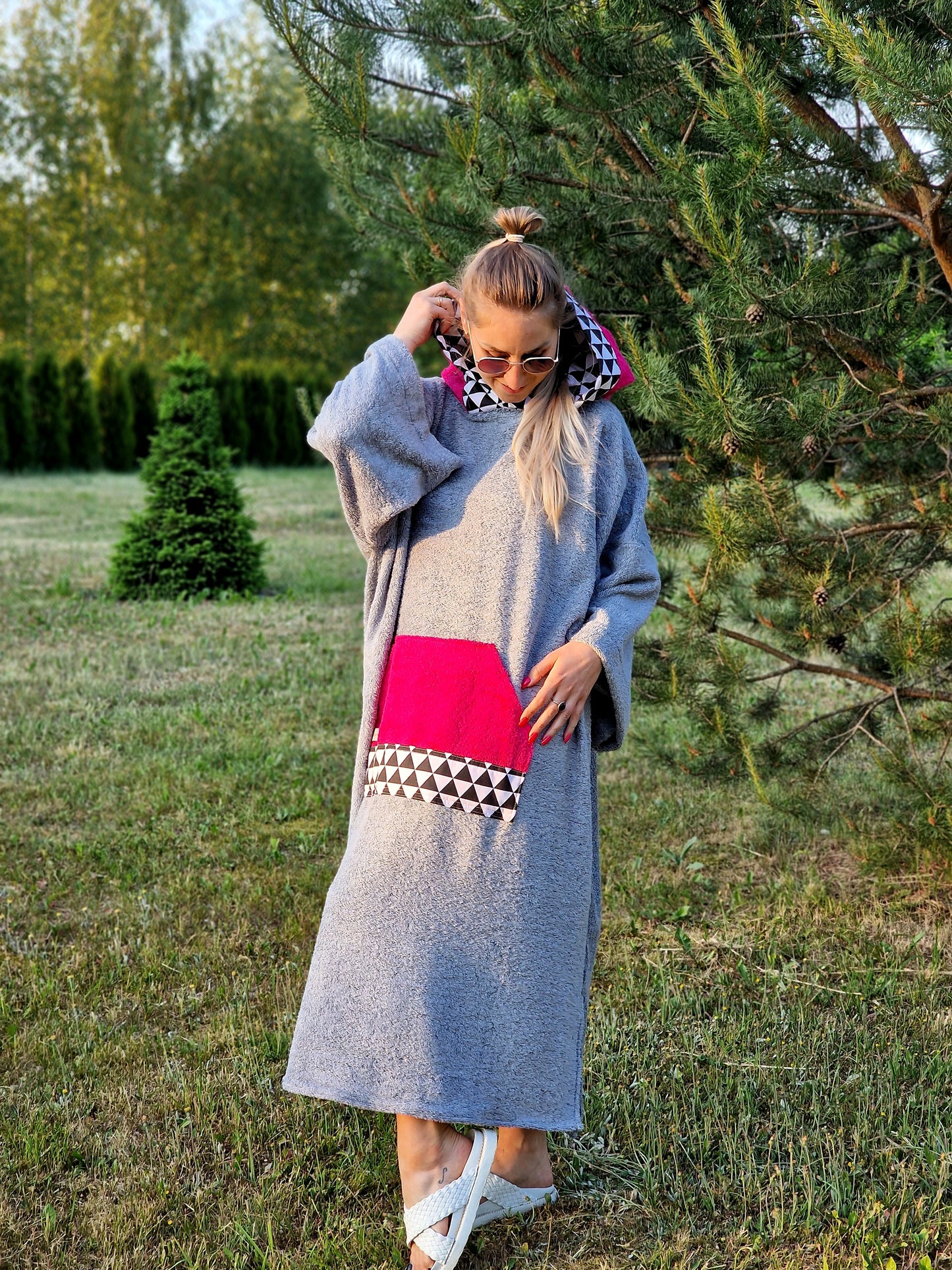 PONČO AR PAGARINĀTĀM PIEDURKNĒM