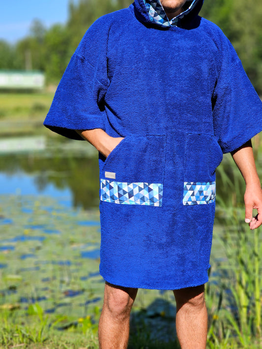 PONČO AR PAGARINĀTĀM PIEDURKNĒM