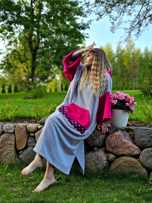 PONČO AR PAGARINĀTĀM PIEDURKNĒM