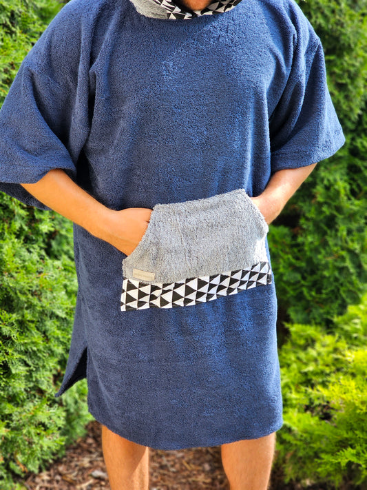 PONČO AR PAGARINĀTĀM PIEDURKNĒM