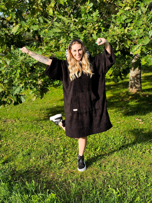 PONČO AR PAGARINĀTĀM PIEDURKNĒM