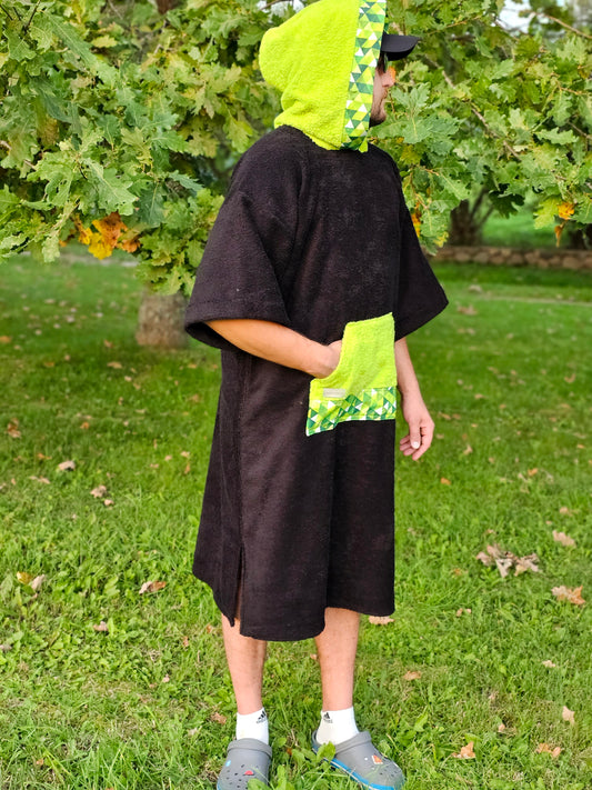 PONČO AR PAGARINĀTĀM PIEDURKNĒM