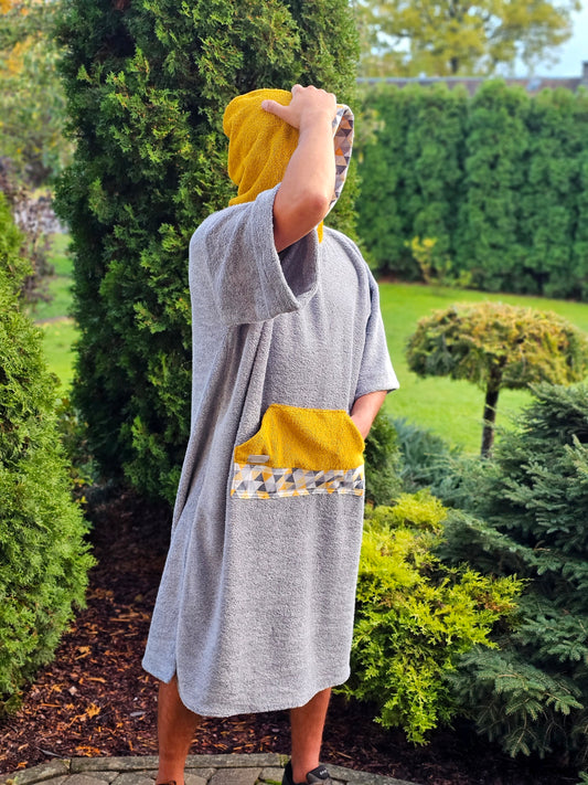 PONČO AR PAGARINĀTĀM PIEDURKNĒM