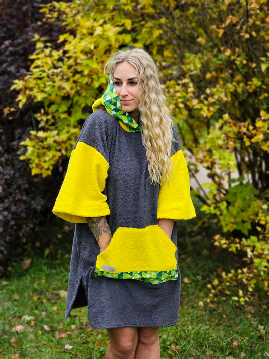 PONČO AR PAGARINĀTĀM PIEDURKNĒM