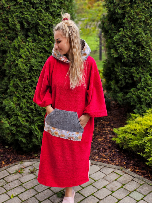 PONČO AR PAGARINĀTĀM PIEDURKNĒM