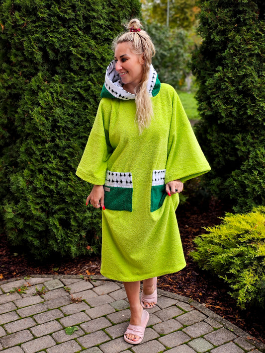 PONČO AR PAGARINĀTĀM PIEDURKNĒM