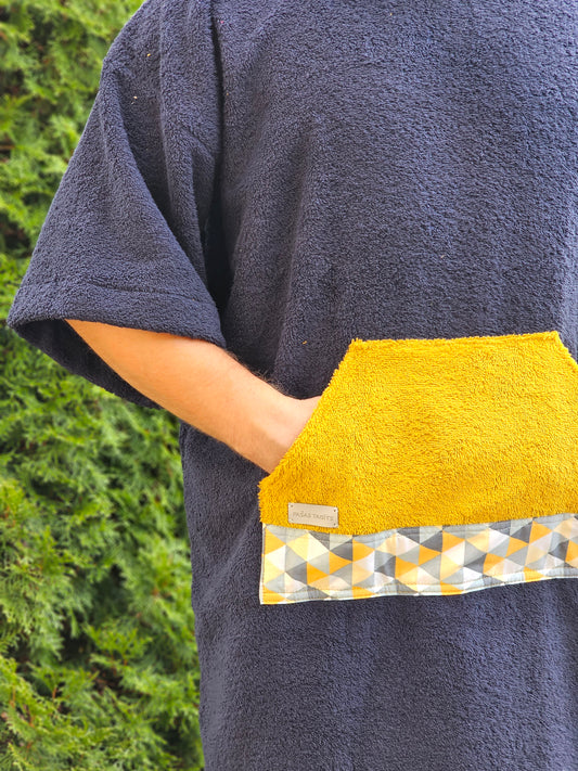 PONČO AR PAGARINĀTĀM PIEDURKNĒM