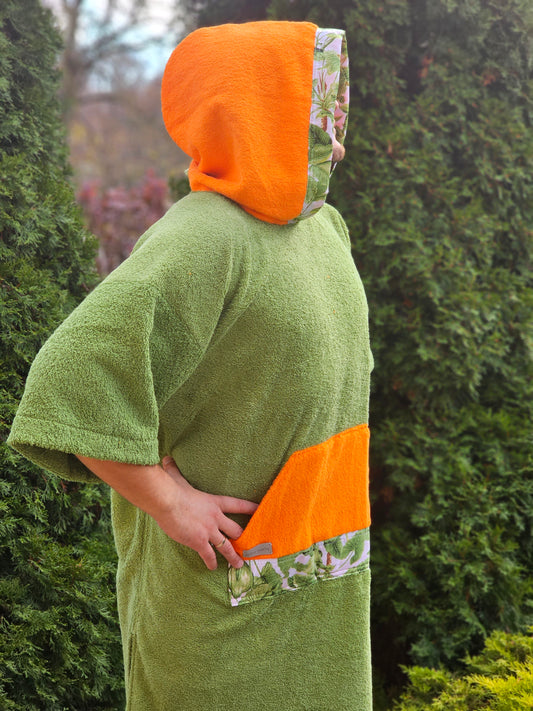 PONČO AR PAGARINĀTĀM PIEDURKNĒM