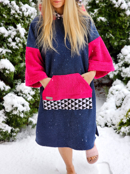 PONČO AR PAGARINĀTĀM PIEDURKNĒM