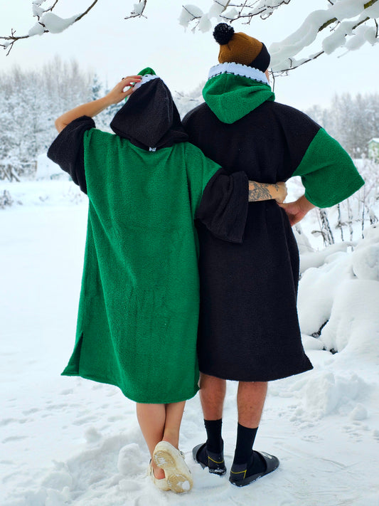 PONČO AR PAGARINĀTĀM PIEDURKNĒM