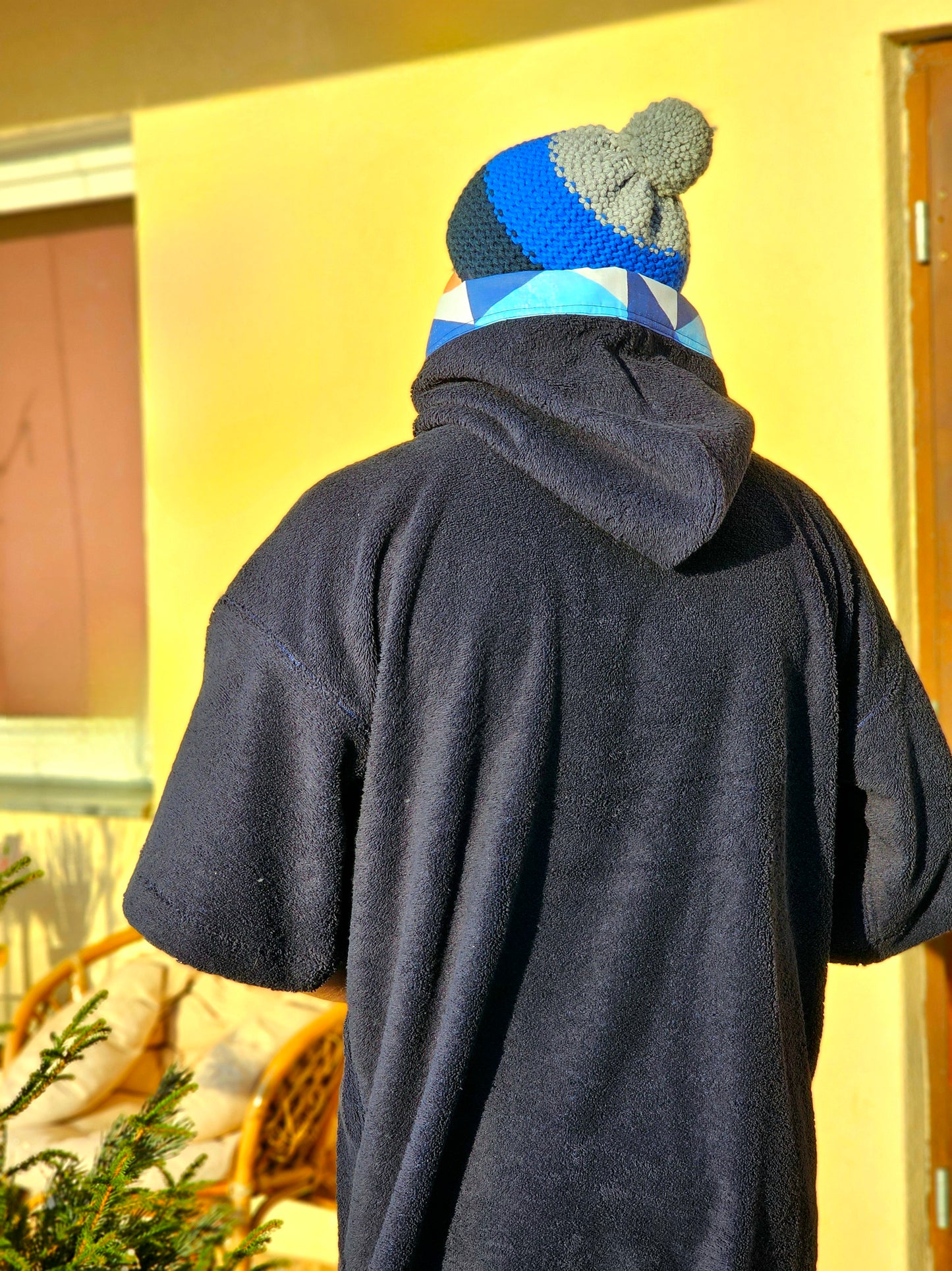 PONČO AR PAGARINĀTĀM PIEDURKNĒM