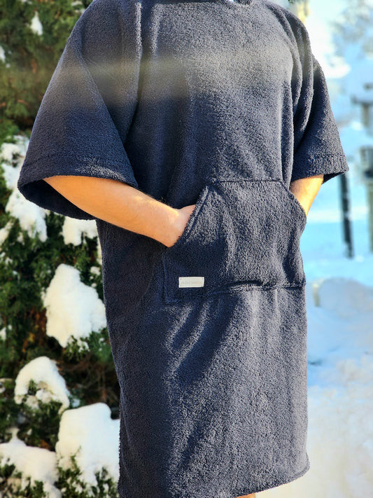 PONČO AR PAGARINĀTĀM PIEDURKNĒM