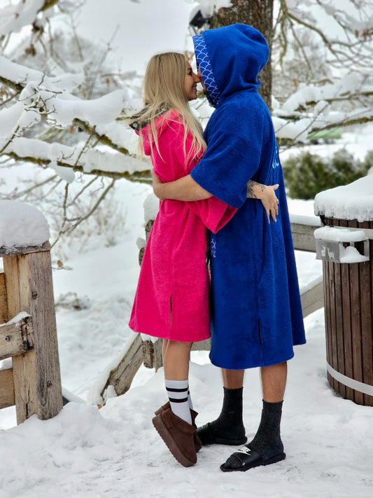 PONČO AR PAGARINĀTĀM PIEDURKNĒM