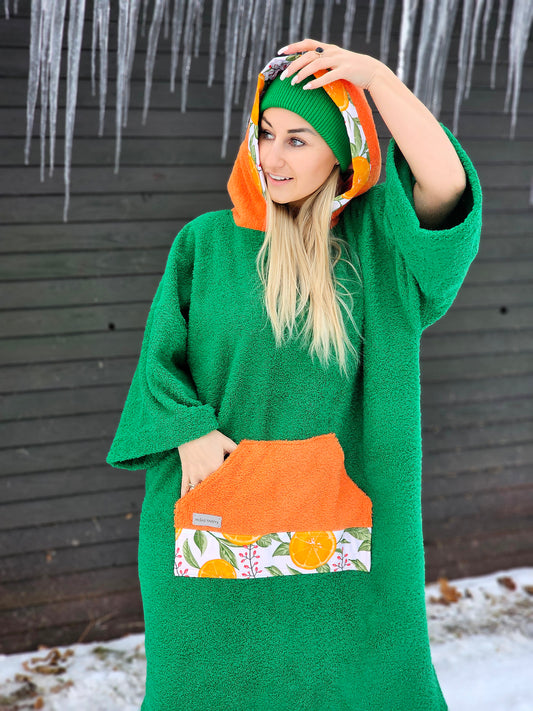 PONČO AR PAGARINĀTĀM PIEDURKNĒM