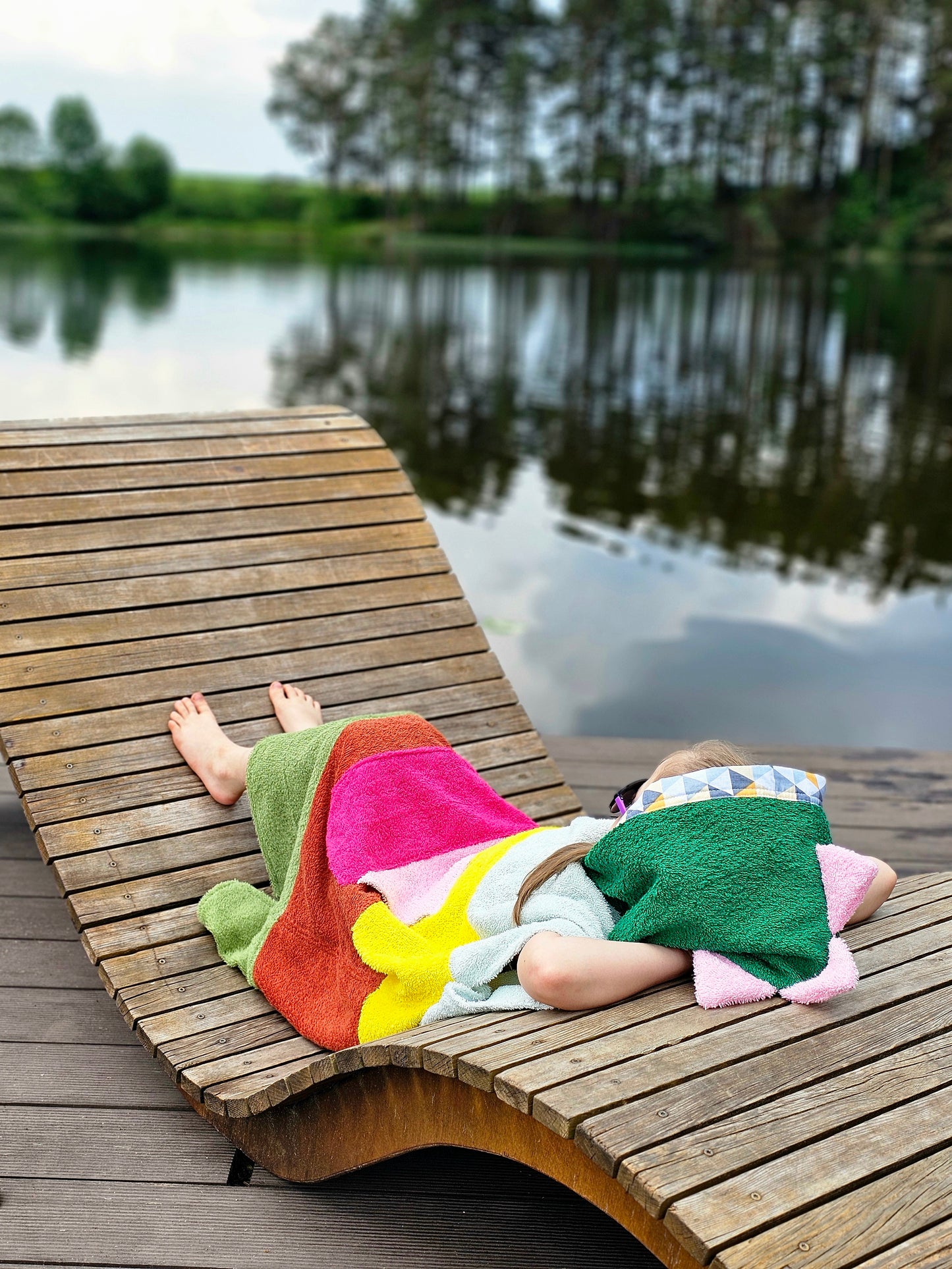 Krāsains DINO Pončo