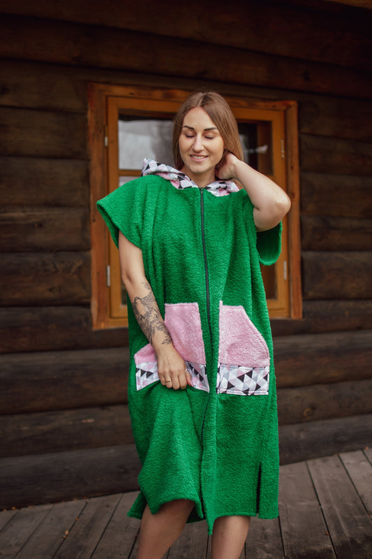 Halāts zaļš ar maigi rozā