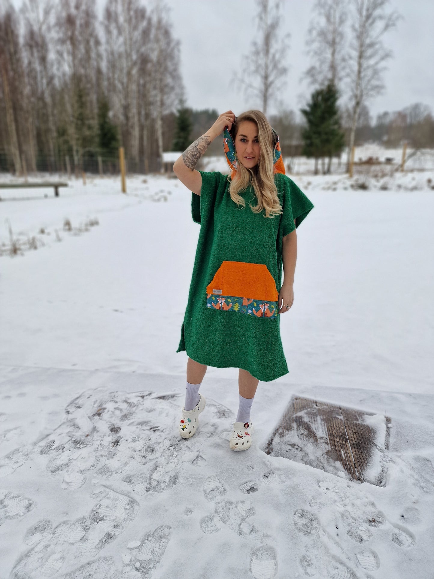 Pončo Zaļš ar Oranžu