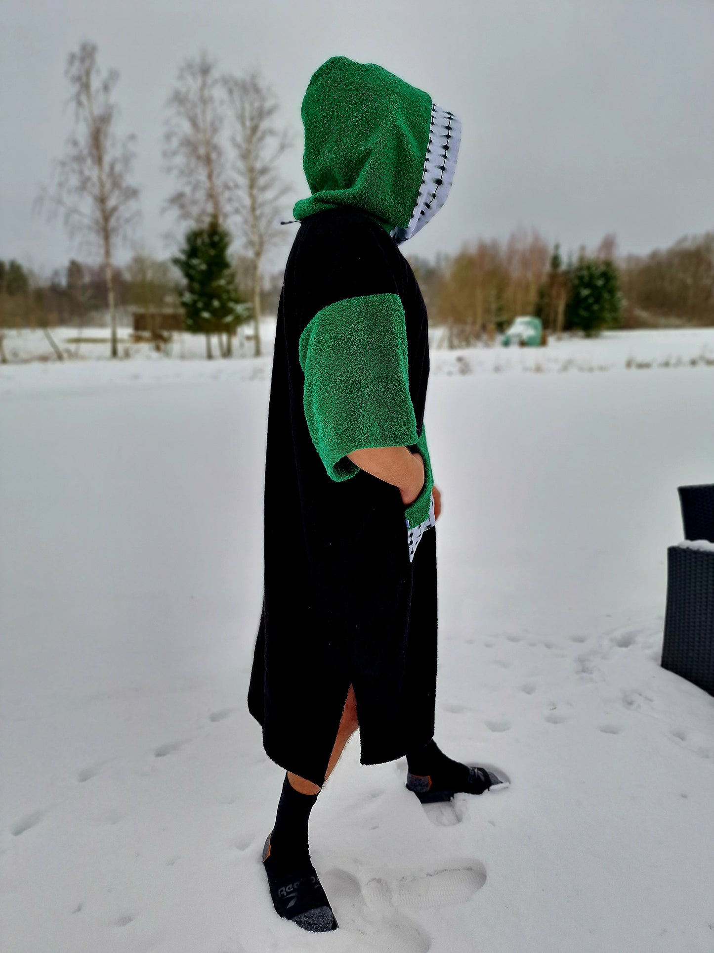 PONČO AR PAGARINĀTĀM PIEDURKNĒM