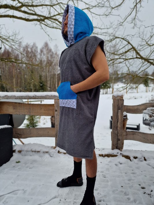 Pončo Pelēks ar Zilu