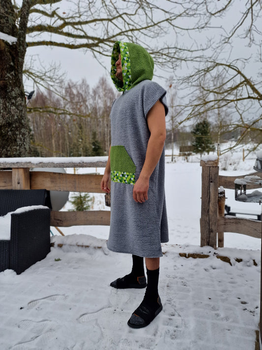 Pončo Pelēks ar Zaļu