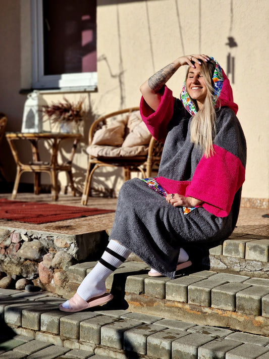 PONČO AR PAGARINĀTĀM PIEDURKNĒM