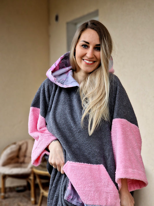 PONČO AR PAGARINĀTĀM PIEDURKNĒM