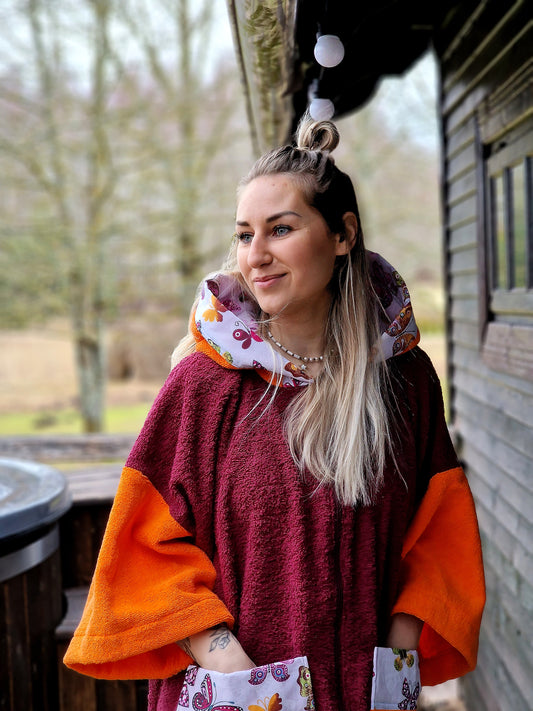 HALĀTS AR PAGARINĀTĀM PIEDURKNĒM