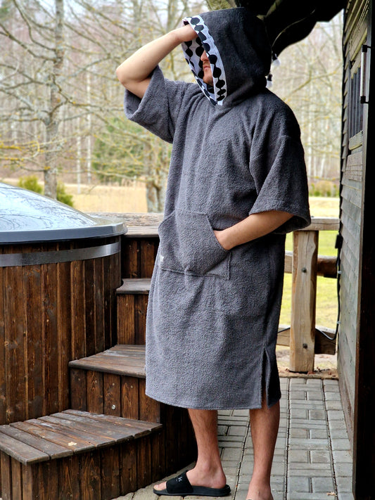 PONČO AR PAGARINĀTĀM PIEDURKNĒM